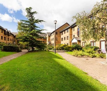 Canal Side 2 bedroom property with direct access to communal garden - Photo 1