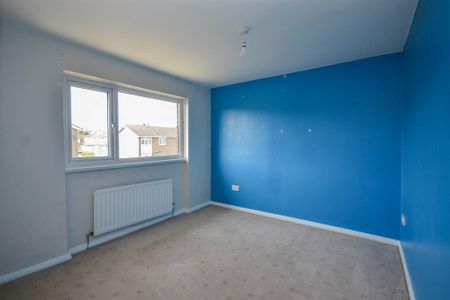 3 bedroom end of terrace house to rent - Photo 4