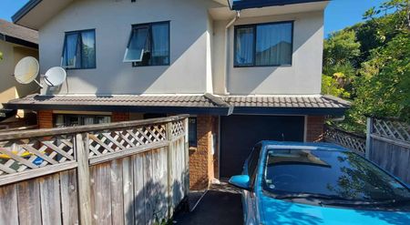 Spacious Family Home in New Lynn - Photo 3