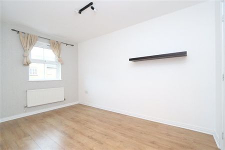 4 bedroom terraced house to rent - Photo 3