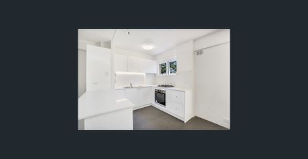 BRIGHT ONE BEDROOM APARTMENT IN EXCELLENT LOCATION - Photo 5