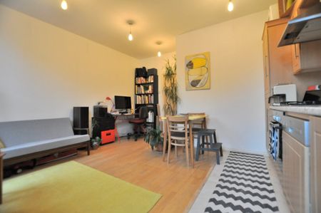 1 Bed Flat, Columbia Road, E2 - Photo 3