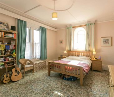 5 bedroom end of terrace house to rent - Photo 4