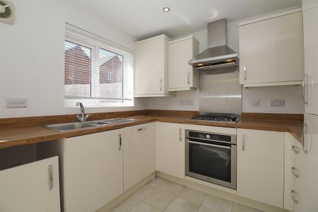 3 bedroom semi-detached house to rent - Photo 5