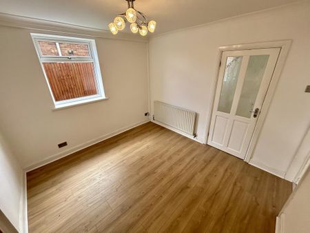 3 bedroom semi-detached house to rent - Photo 5