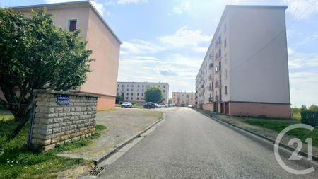 Location Appartement 4 pièces 73m² DECIZE 58300 - Photo 2