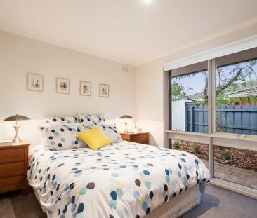 Spacious renovated unit, water usage included - Photo 3