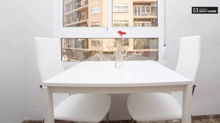 Room in a shared 5-bedroom apartment for rent in Russafa. - Foto 4