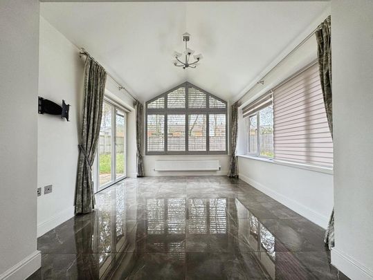 5 bedroom detached house to rent - Photo 1