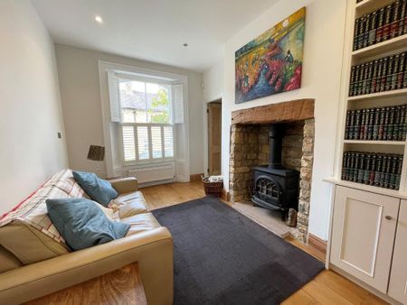 4 bedroom detached house to rent - Photo 2