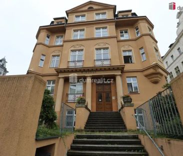 Prostorný slunný byt 4+1 ve třetím patře secesní cihlové budovy v c... - Photo 2