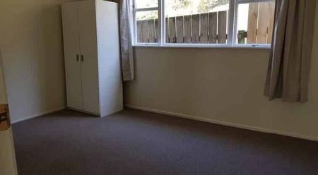 Sunny Large 4 bedroom house - Photo 2