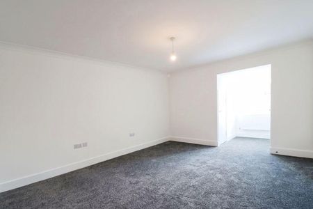 2 bedroom maisonette to rent - Photo 4