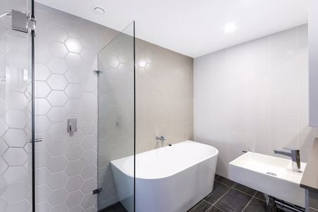 Unfurnished 3-Bed I Corner Unit I Pool & Gym - Photo 5