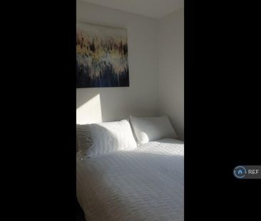 1 bedroom in a house share to rent - Photo 2