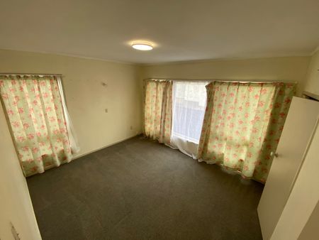 Exceptional 3-Bedroom Family Home in Bucklands Beach – $800/week - Photo 4