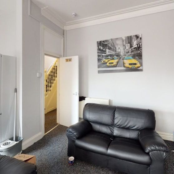 5 Flat 2 Headingley Avenue, Leeds, LS6 3EP - Photo 1