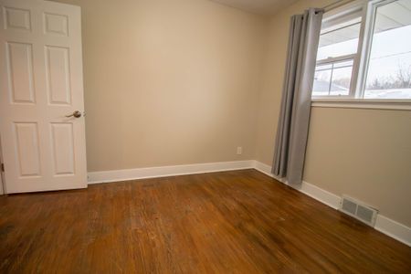 37 Franklin Blvd, St. Catharines - 3 Bedroom Main Unit - Photo 5