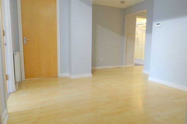 2 Bed Flat, West Street, G5 - Photo 1
