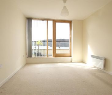 2 bedroom Flat To Let - Photo 6