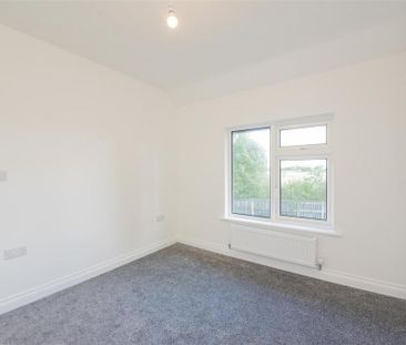 3 bedroom mews to rent - Photo 2