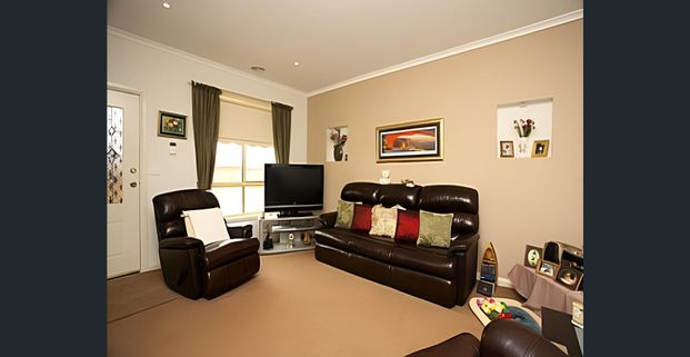 Spacious & Stylish Living with Year-Round Comfort - Photo 1