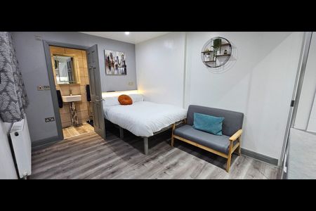 Room in a Shared House, Hersey Street, M6 - Photo 3