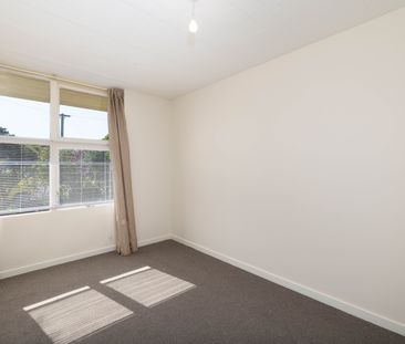 Downstairs 2 bedroom Unit Close To The Beach! - Photo 2