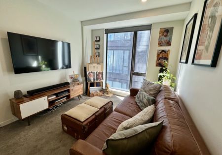 A beautifully presented, light and bright two bedroom apartment - Photo 4