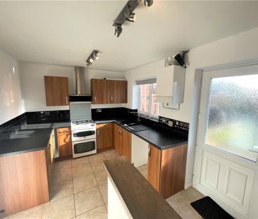 2 bedroom semi-detached house to rent - Photo 4