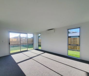 Modern 4-Bedroom House for rent in Manurewa - Photo 1