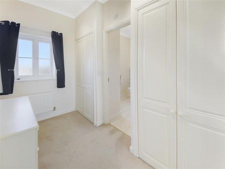 4 bedroom semi-detached house to rent - Photo 4