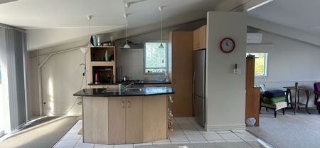 Upstairs Studio Flat - Photo 4