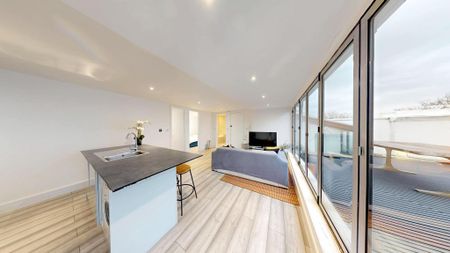 2 bedroom penthouse to rent - Photo 3