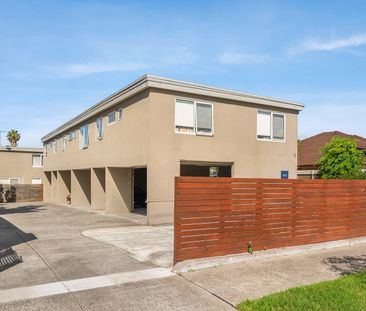 2/5 Wattle Street, West Footscray VIC 3012 - Photo 3