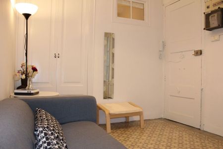 Room with interior window in Ciutat Vella - Photo 4