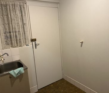 Very Tidy 3x1 with large shed to rear - Photo 1