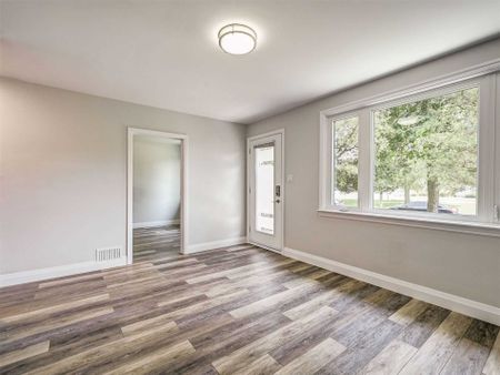 For Lease - 822 Douglas Street Unit# Main, Oshawa, Ontario - Photo 4