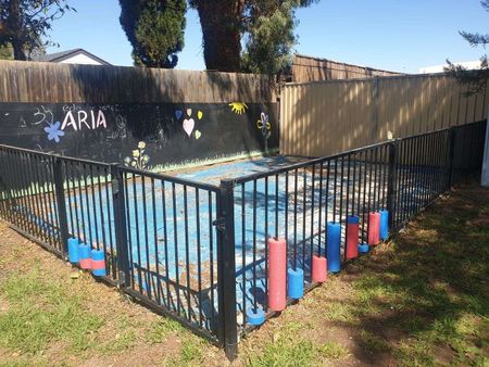 Modern Living with air conditioning! - Photo 5