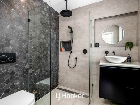 Stunning Family Home - Great Location! - Photo 3