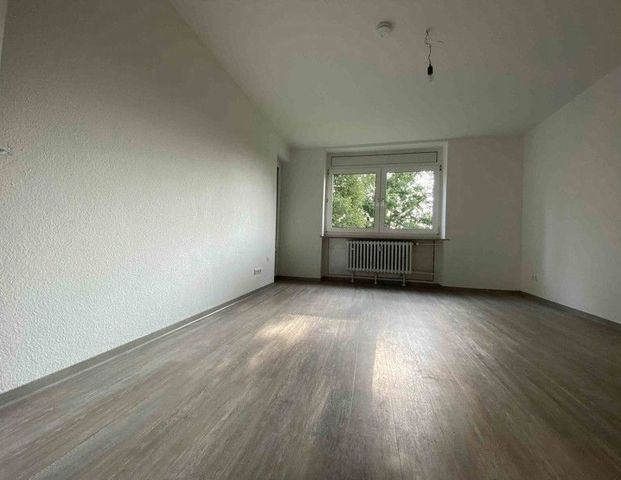 helle 2,5-Zi.-Wohnung , komplett renoviert in ruhiger Lage NUR mit WBS - Photo 1