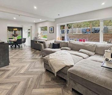 The Chimes, Benfleet, SS7 - Photo 2