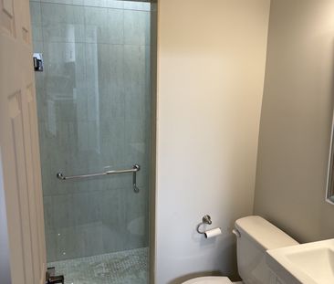 For Lease - 2914 Danforth Avenue Unit# 2nd Floor, Toronto, Ontario - Photo 5