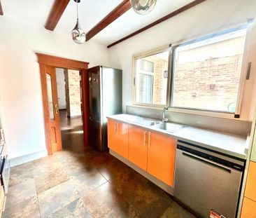 Casa mediterránea con grandes terrazas y 4 dormitorios en Rafelbunyol - Foto 2