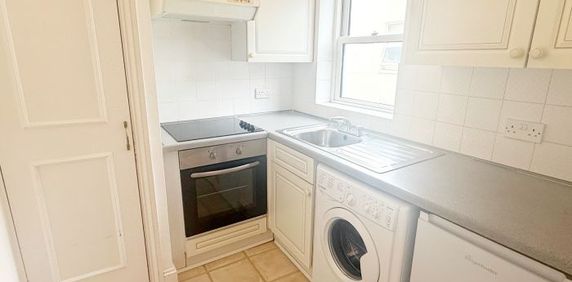 Studio Flat, Sillwood Street, Brighton - Photo 2