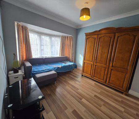 3 Bedroom Semi-detached house for Rent - Photo 2