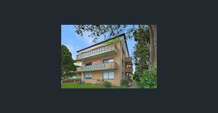 Top floor apartment with a quiet leafy outlook - Photo 4