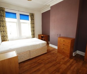 6 Bed - Stannington Avenue, Heaton - Photo 5