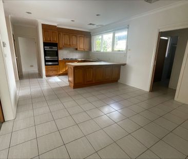 Spacious 3 bedroom family home in an excellent location! - Photo 3