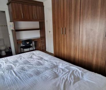 4 bedroom semi-detached house to rent - Photo 3